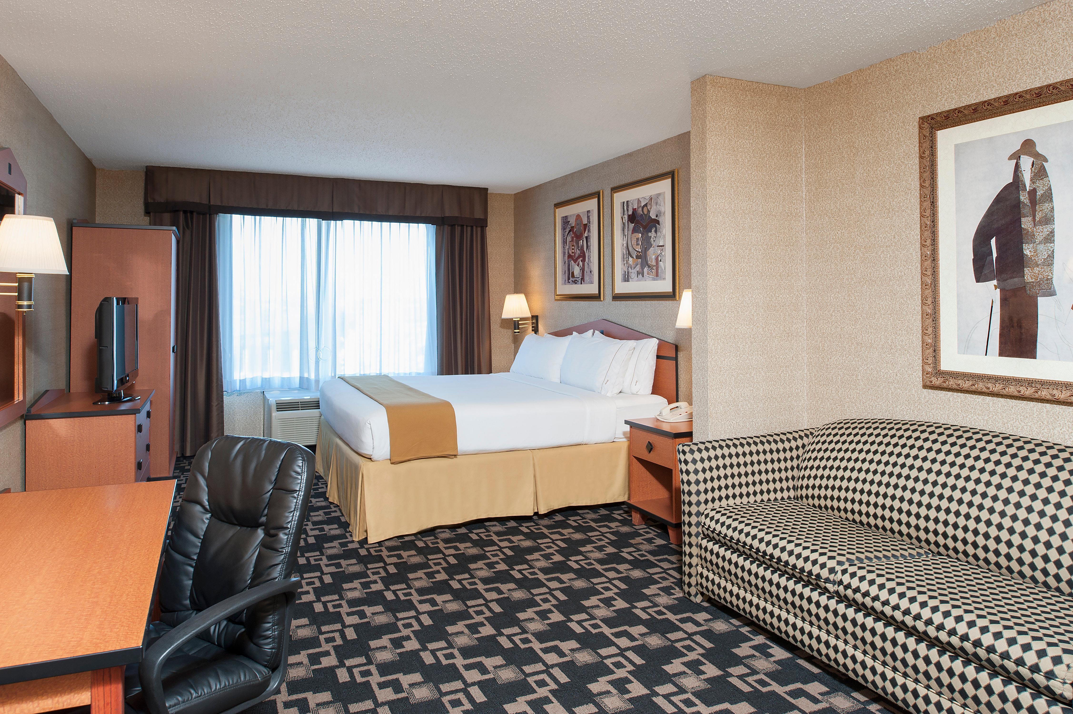Holiday Inn Express Hotel & Suites Грийнууд Екстериор снимка