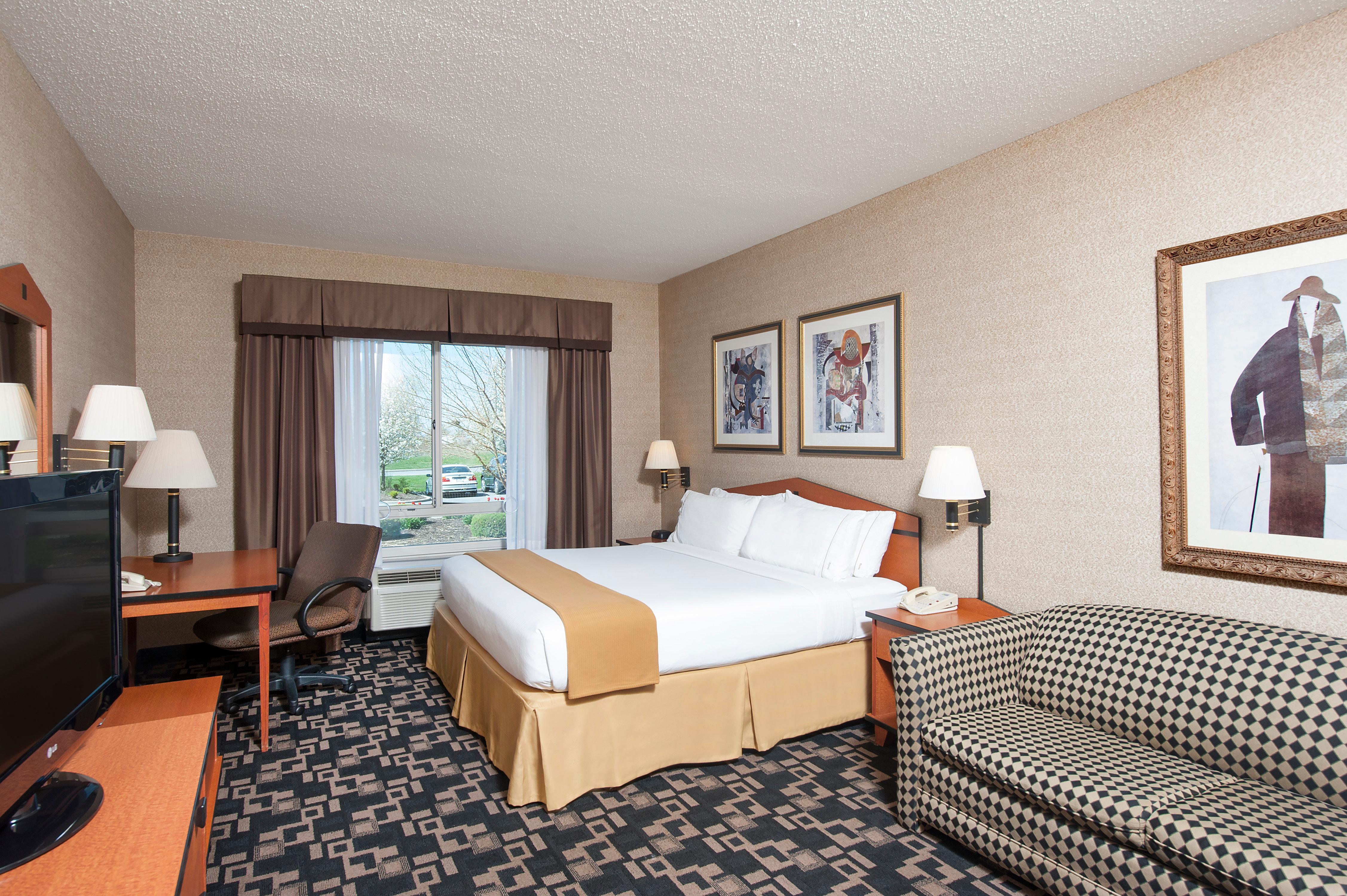 Holiday Inn Express Hotel & Suites Грийнууд Екстериор снимка