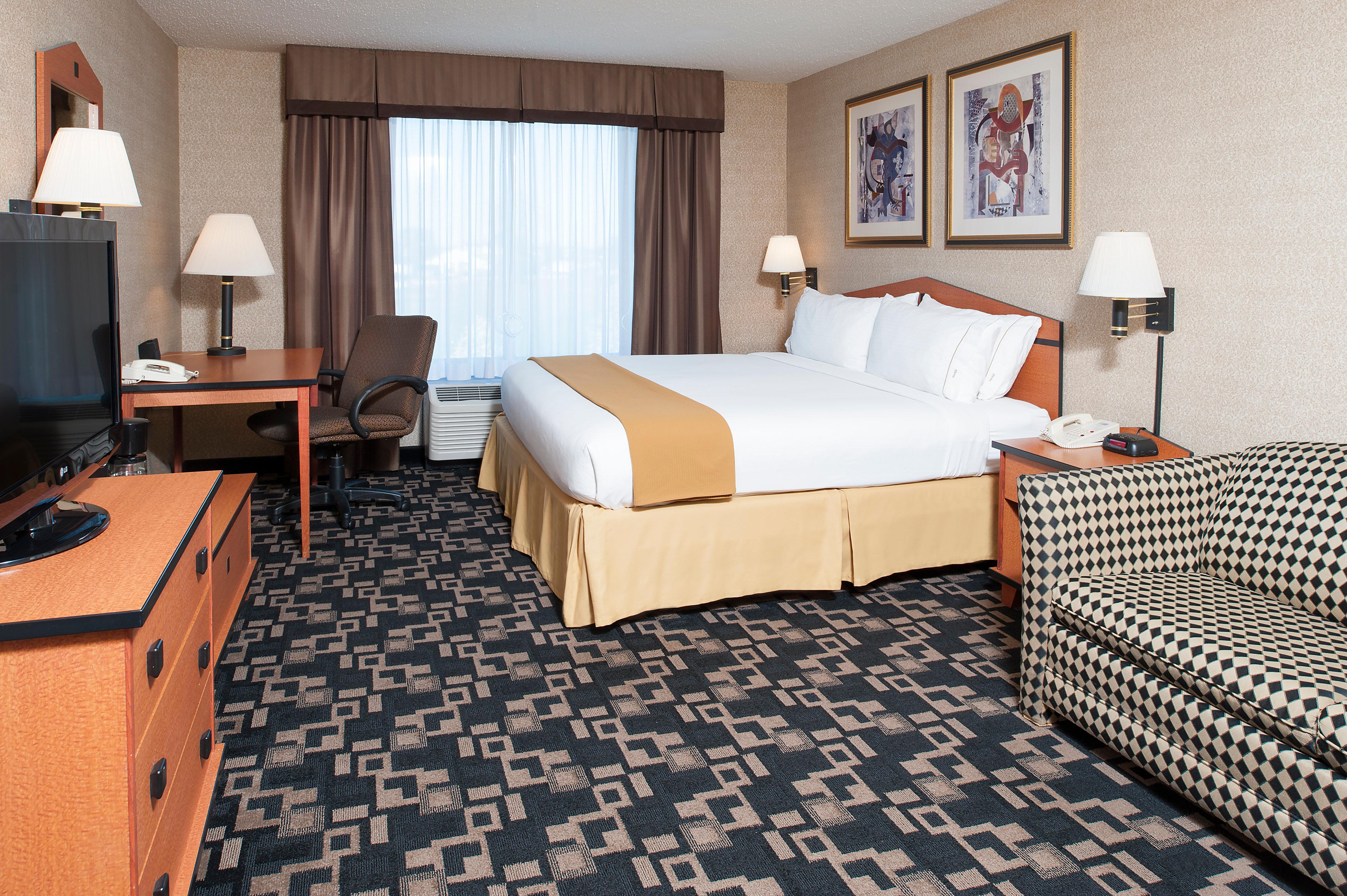 Holiday Inn Express Hotel & Suites Грийнууд Екстериор снимка