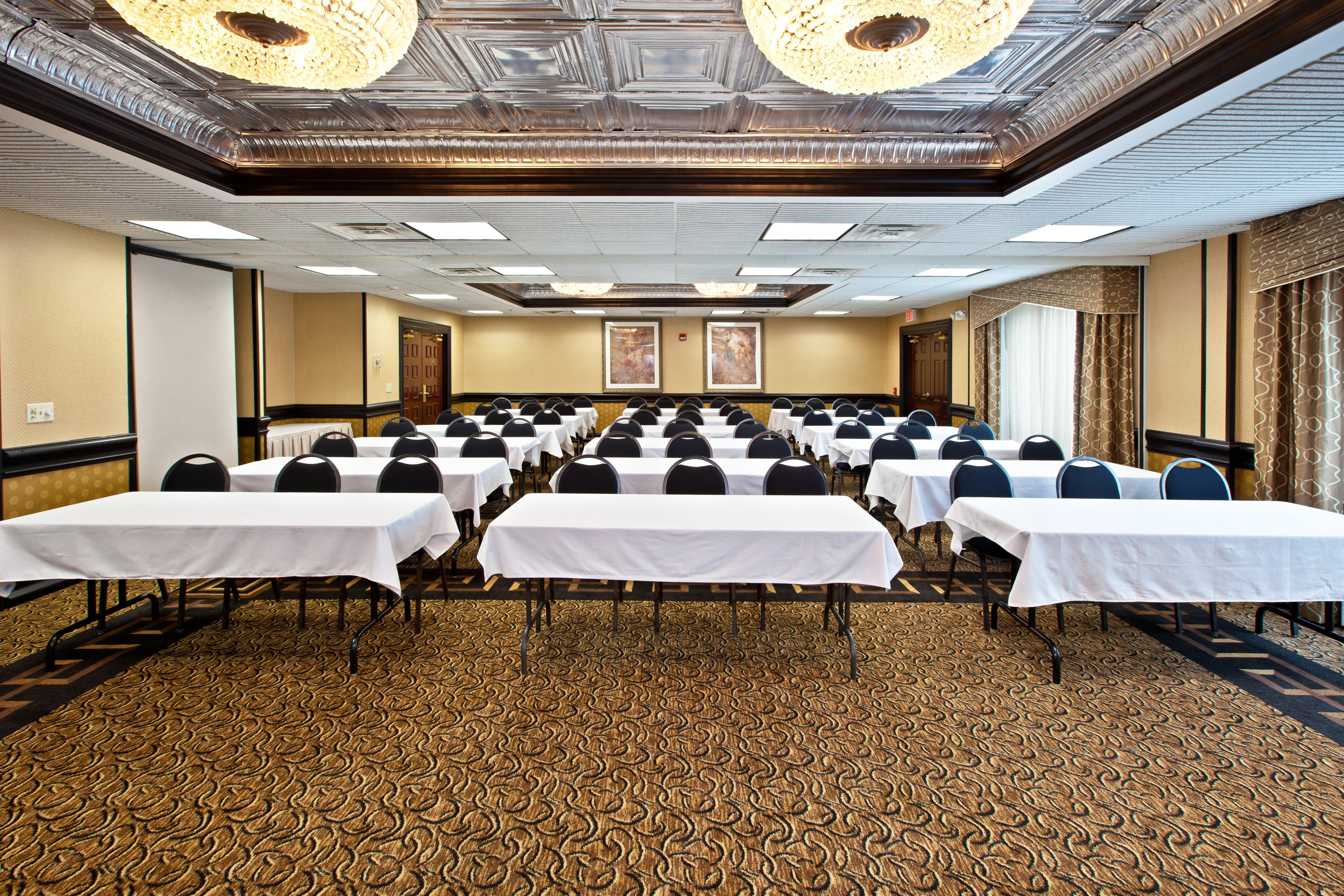 Holiday Inn Express Hotel & Suites Грийнууд Съоръжения снимка