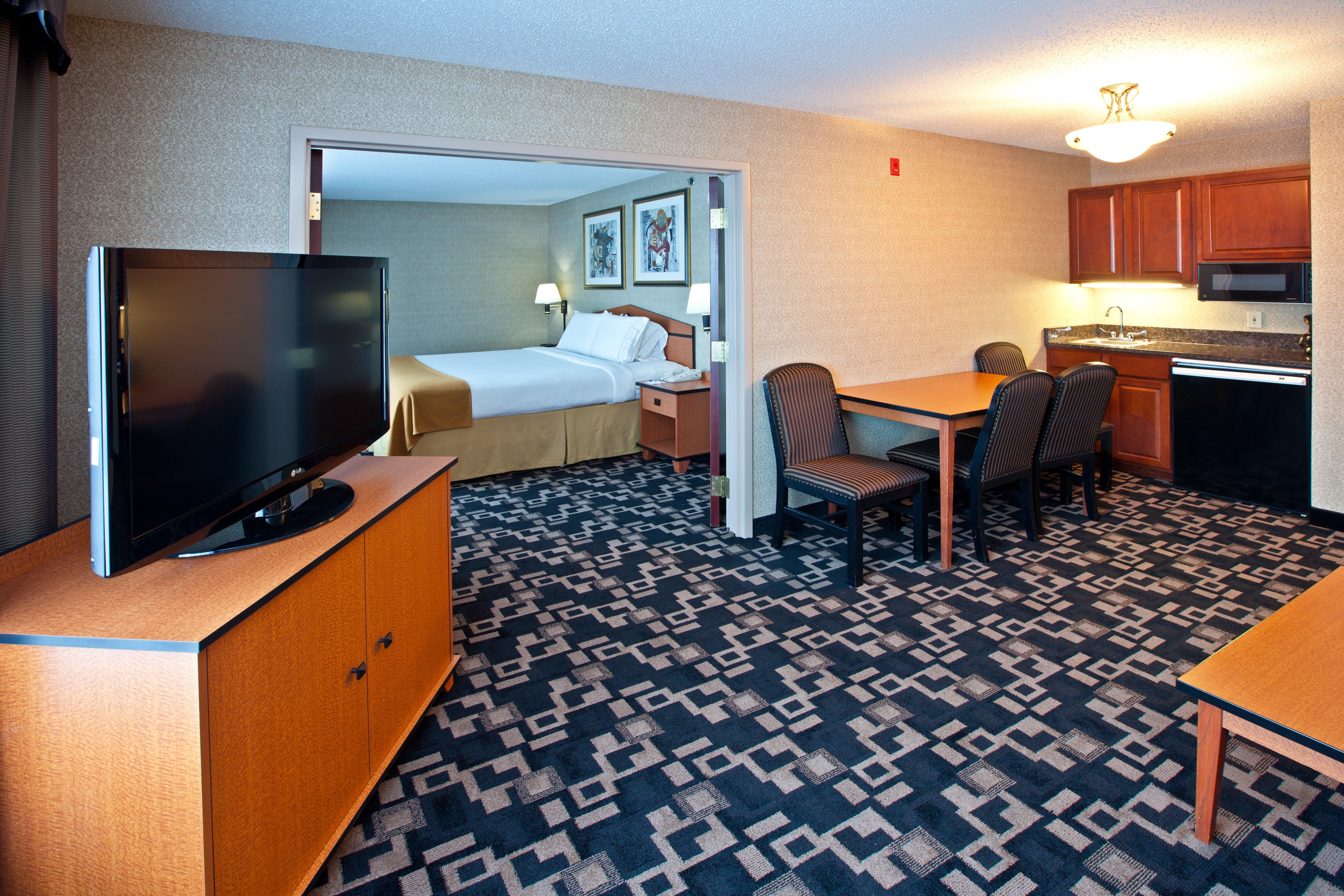 Holiday Inn Express Hotel & Suites Грийнууд Стая снимка