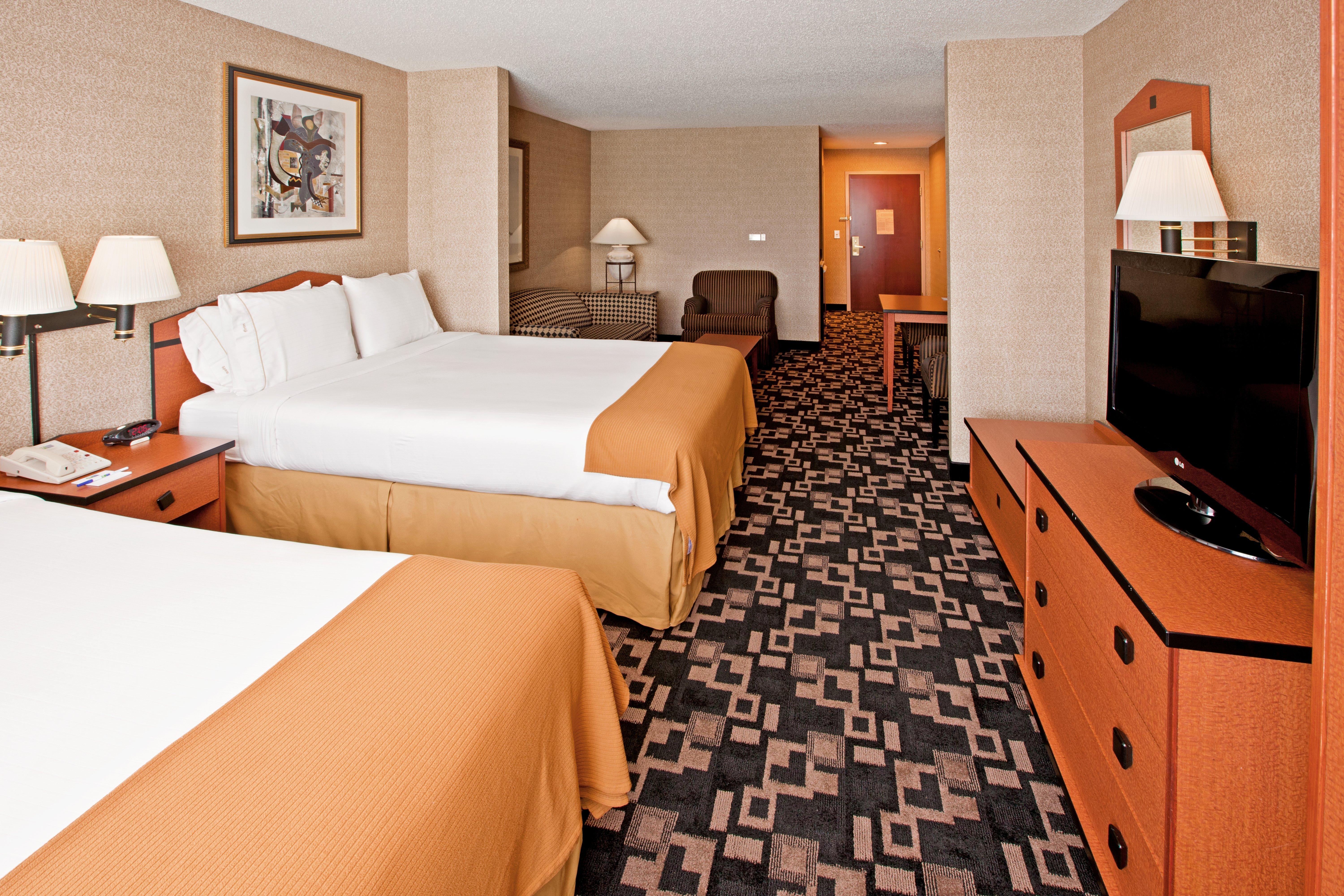 Holiday Inn Express Hotel & Suites Грийнууд Екстериор снимка