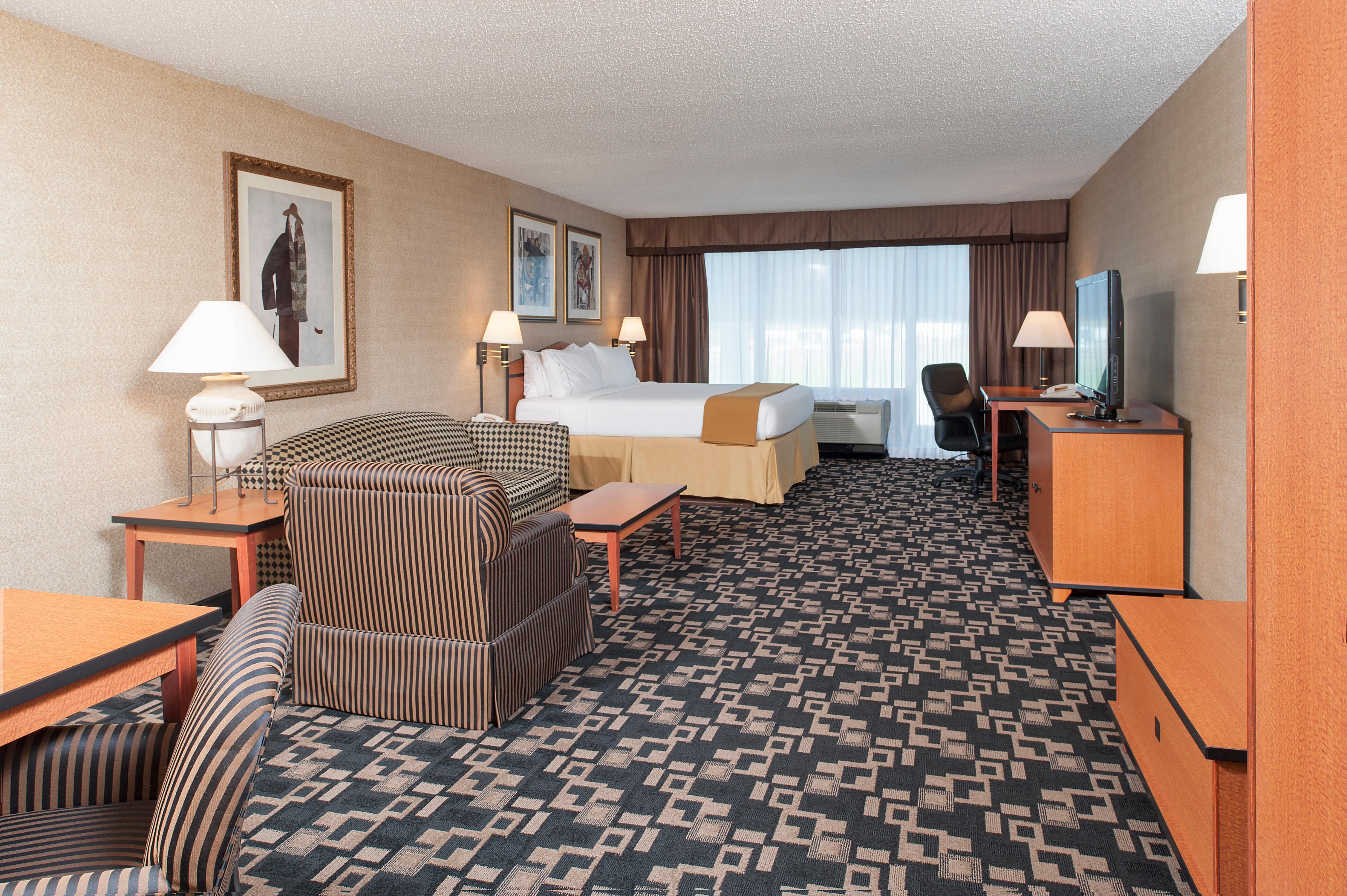 Holiday Inn Express Hotel & Suites Грийнууд Екстериор снимка