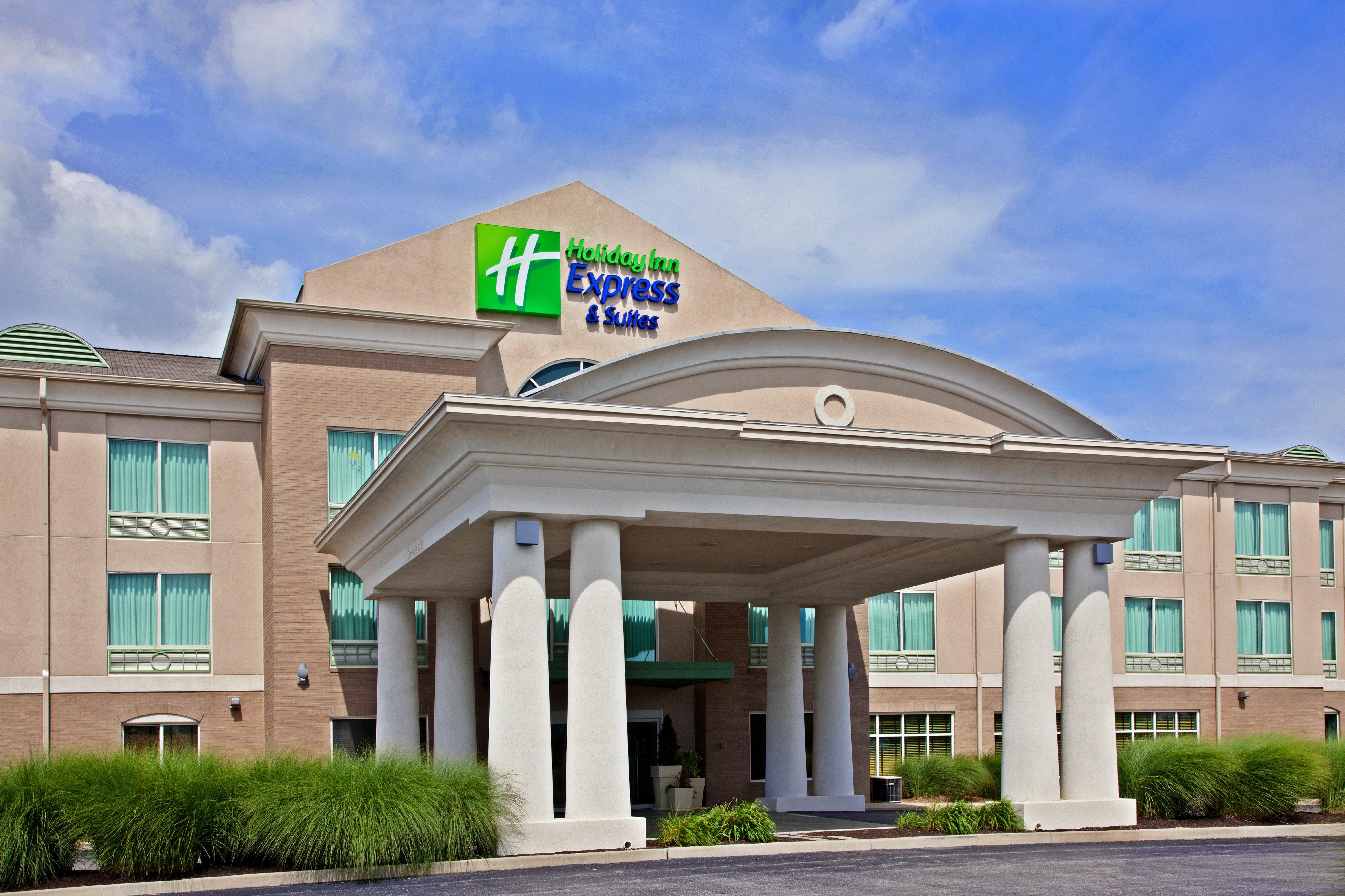 Holiday Inn Express Hotel & Suites Грийнууд Екстериор снимка