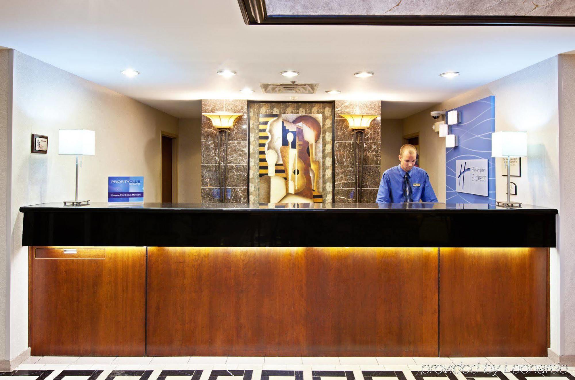 Holiday Inn Express Hotel & Suites Грийнууд Интериор снимка